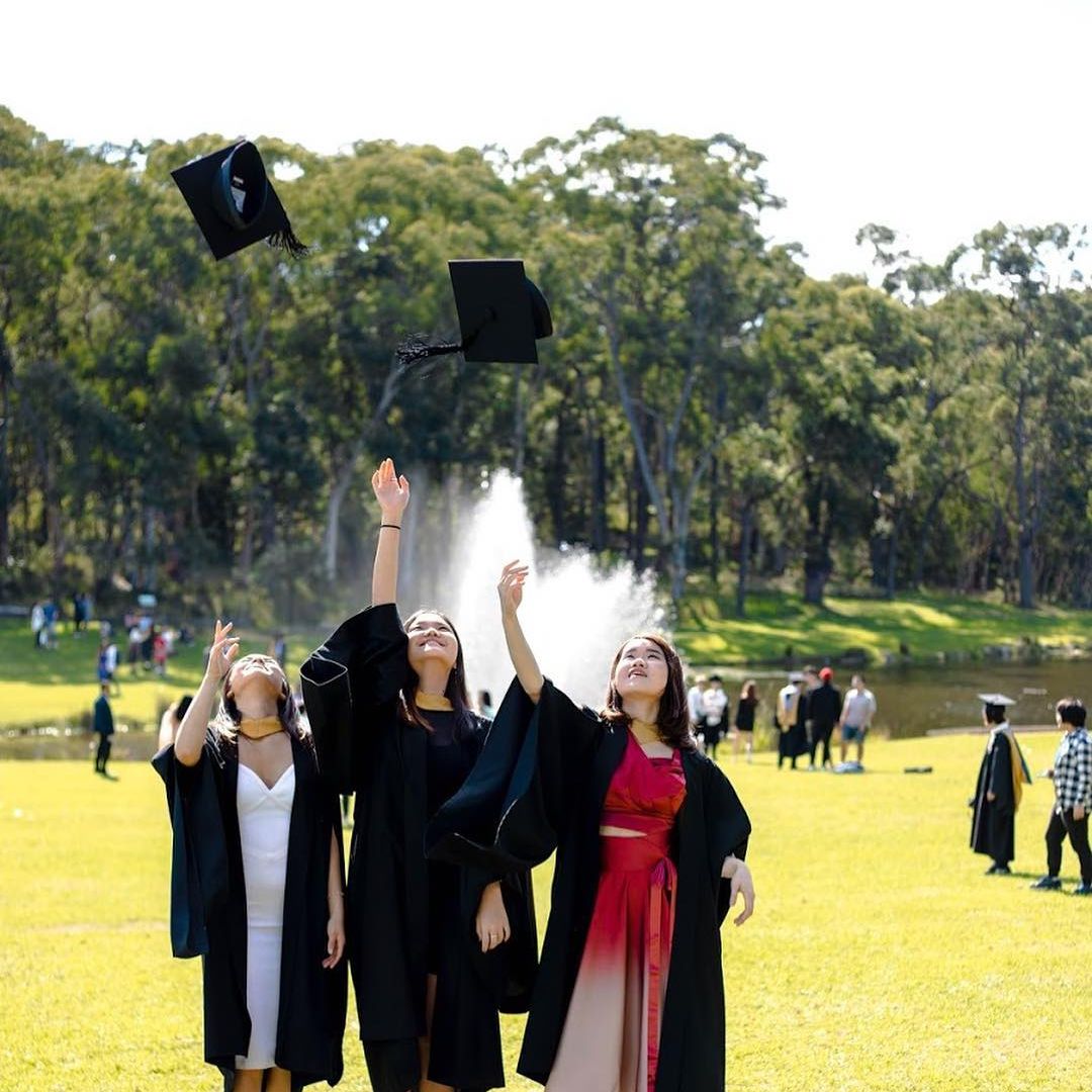 广岛大学毕业证照片