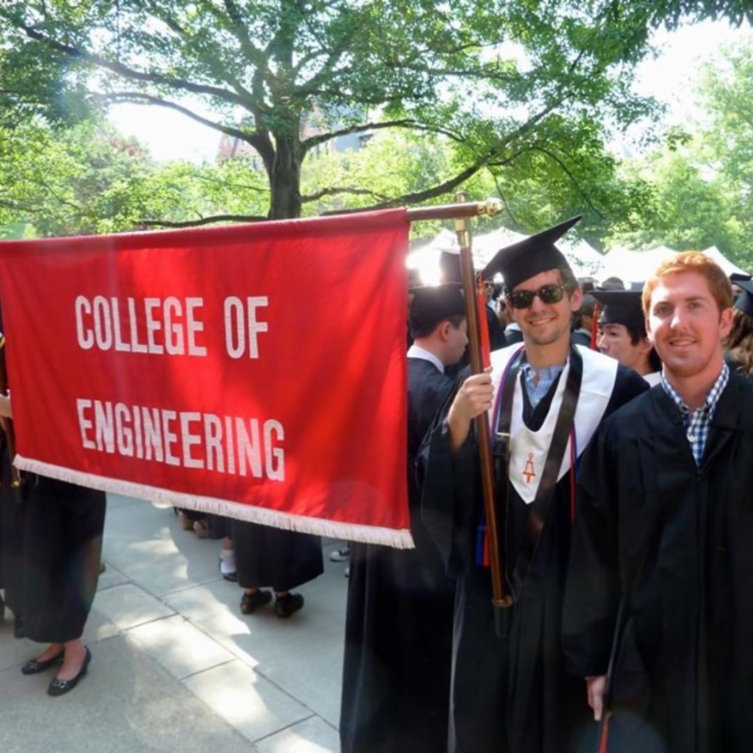 格拉斯哥大学学生毕业-手持证书毕业照