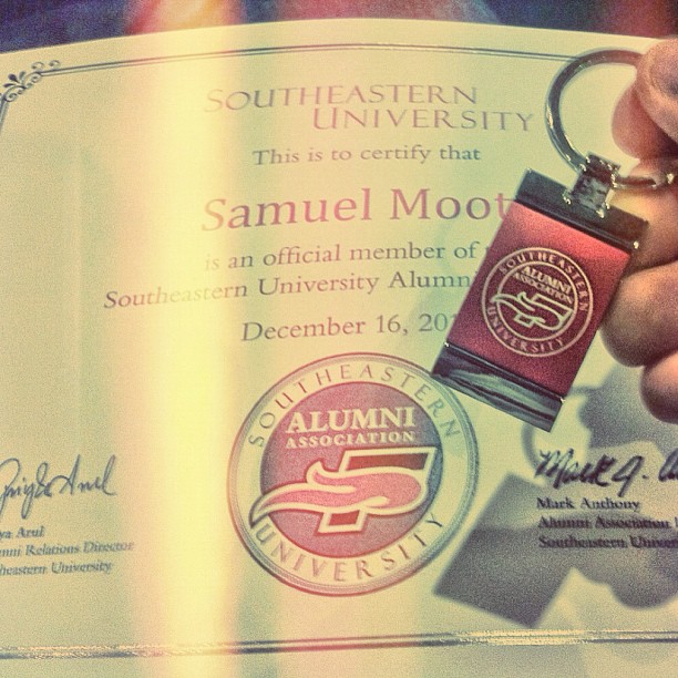 阿兰特国际大学毕业证照片