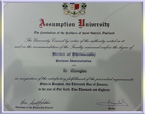 Assumption-University-diploma-易三仓大学毕业照