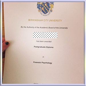 Birmingham-city-University-diploma-伯明翰城市大学毕业照