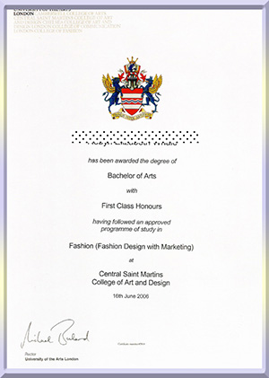 Central-Saint-Martins-diploma-伦敦中央圣马丁学院毕业照