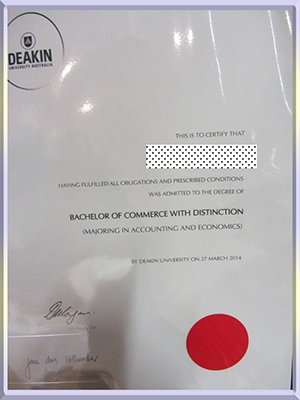 Deakin-University-diploma-迪肯大学毕业照