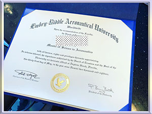 Embry-Riddle-Aeronautical-University-diploma-安柏瑞德航空大学毕业照