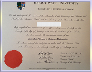 Heriot-Watt-University-diploma-赫瑞瓦特大学毕业照