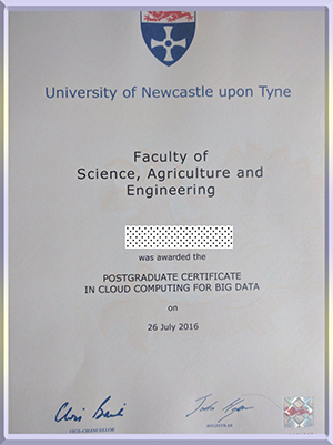 Newcastle-University-of-diploma-纽卡斯尔大学毕业照