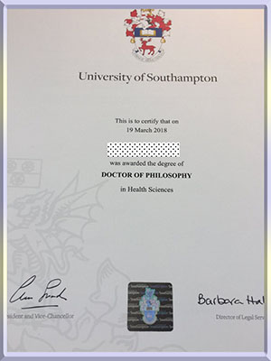 Southampton-University-diploma-南安普顿大学毕业照