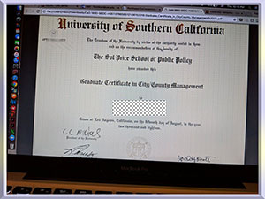 Southern-California-University-of-diploma-南加州大学毕业照