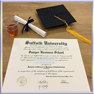 Suffolk-University-diploma-萨福克大学毕业照