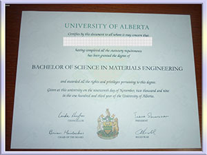 University-of-Alberta-diploma-阿尔伯塔大学毕业照