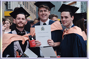University-of-East-Anglia-UK-diploma-英国东英吉利大学毕业照