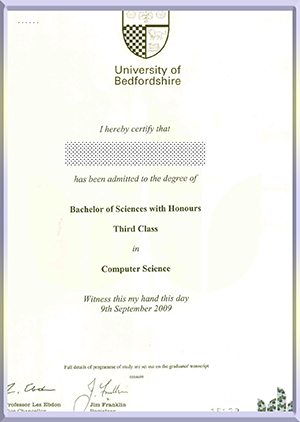 University-of-Luton-diploma-卢顿大学毕业照