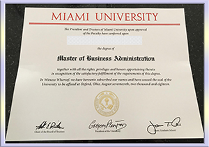 University-of-Miami-diploma-迈阿密大学毕业照