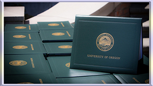 University-of-Oregon-diploma-俄勒冈大学毕业照