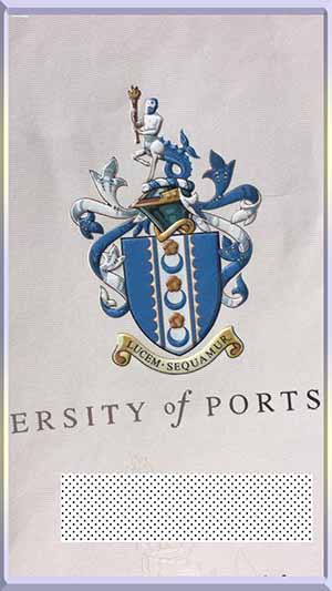 University-of-Portsmouth-diploma-朴次茅斯大学毕业照