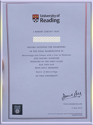 University-of-Reading,-diploma-雷丁大学毕业照