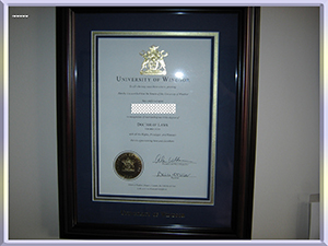 University-of-Windsor,Canada,-diploma-加拿大温莎大学毕业照