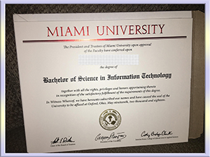 the-University-of-Miami,-diploma-迈阿密大学毕业照